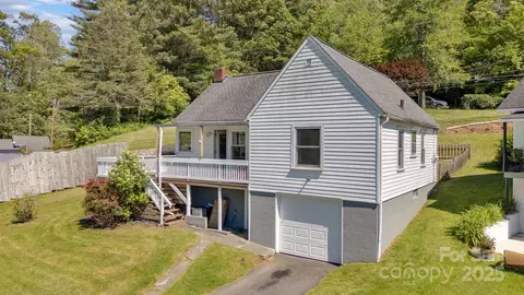 202 Hillside Dr, Burnsville, NC 28714