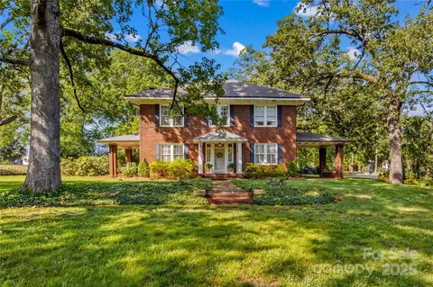 712 N Center N St N, Statesville, NC 28677