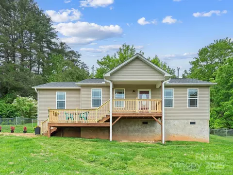618 Enka Lake Rd, Candler, NC 28715