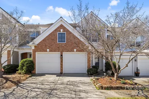 10207 Garmoyle St, Charlotte, NC 28277