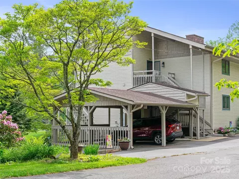 301 Fairway Ln, Spruce Pine, NC 28777