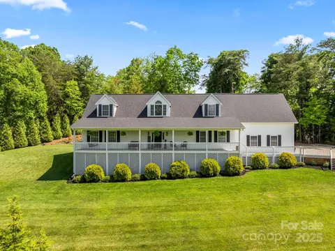 642 Bull Creek Rd, Mars Hill, NC 28754