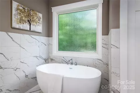 Bath - 7703 Juniper Ln, Denver, NC 28037 photo 4 of 8