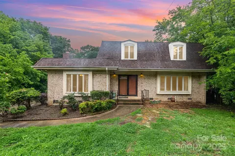 9139 Robert Frost Ln, Charlotte, NC 28213