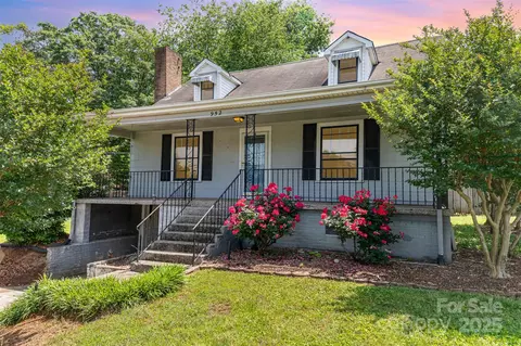 952 8th Ne St NE, Hickory, NC 28601