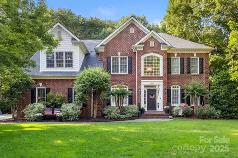 4389 Enchantment Cove Ln, Charlotte, NC 28216