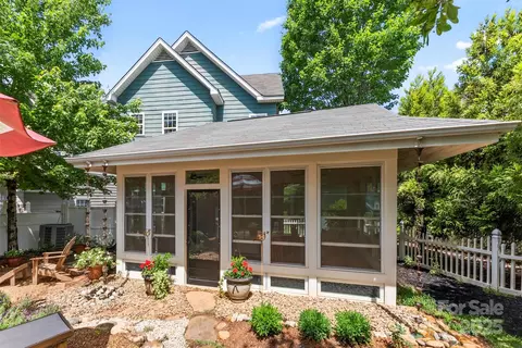 Exterior - 314 Center Dr, Davidson, NC 28036 photo 4 of 5