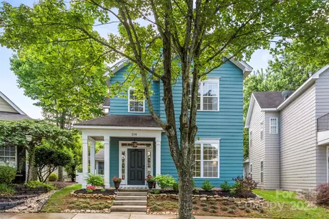 314 Center Dr, Davidson, NC 28036
