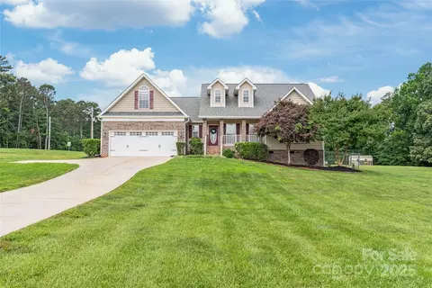 8717 Swift Rd, Oakboro, NC 28129