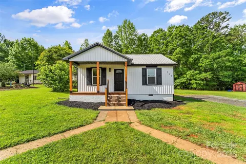 Exterior - 320 E Pine St, Maiden, NC 28650 photo 2 of 8