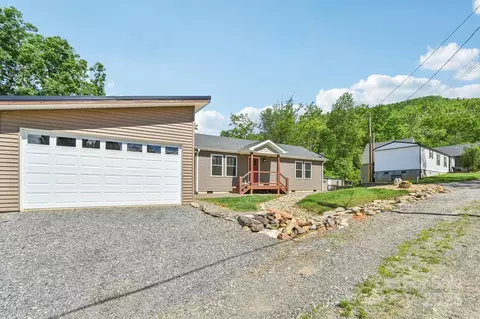 9 Circle Dr, Black Mountain, NC 28711