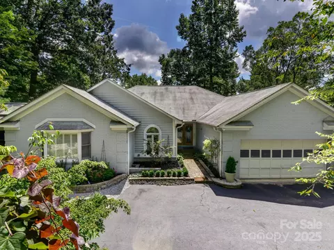 206 Glenroy Ct, Flat Rock, NC 28731