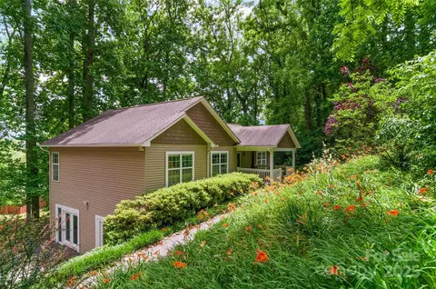 209 Blink Bonny Dr, Waynesville, NC 28786