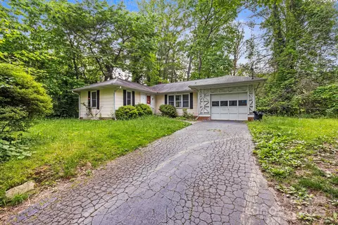 12 Lake Dr, Hendersonville, NC 28739