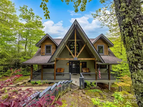 399 Toxaway Ct, Lake Toxaway, NC 28747
