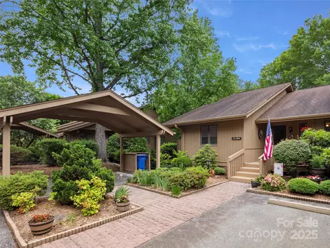 502 Spanish Oak Ln, Hendersonville, NC 28791