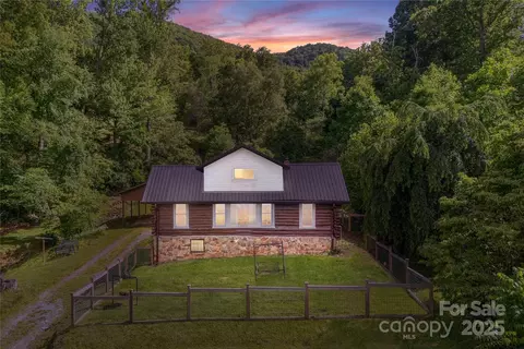 223 Smith Cove Rd, Candler, NC 28715