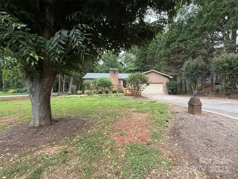 5198 Wright Dr, Hickory, NC 28602 photo 2