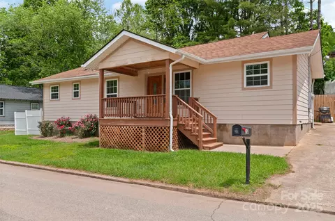 32 Valley St, Canton, NC 28716