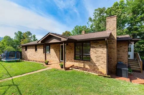 15 Gaddy Rd, Weaverville, NC 28787
