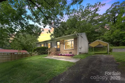 1075 Parkview Dr, Gastonia, NC 28054