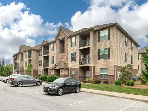 91 Brickton Village 206 Cir #206, Fletcher, NC 28732