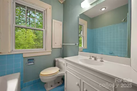Bath - 93 Villa Barbara Ln, Tryon, NC 28782 photo 4 of 4