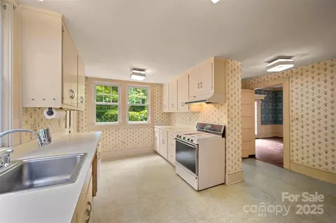 Kitchen - 93 Villa Barbara Ln, Tryon, NC 28782 photo 1 of 2
