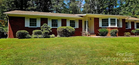 39 Ferncliff Dr, Asheville, NC 28805