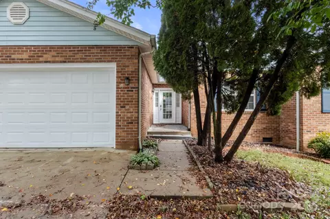 2104 2nd Nw Ave NW, Hickory, NC 28601