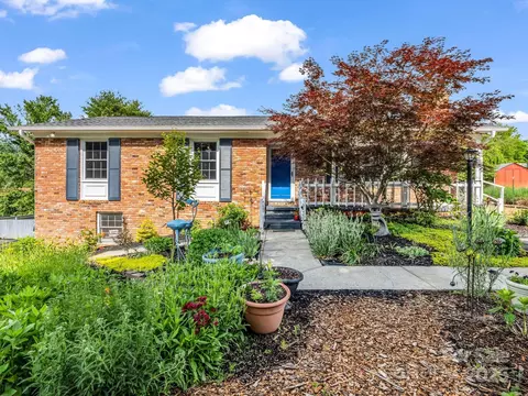 115 Merri Acres Ln, Hendersonville, NC 28739