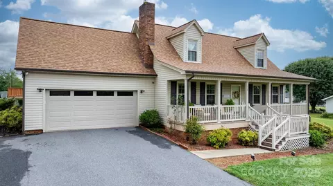 139 Pleasant Garden Dr, Taylorsville, NC 28681