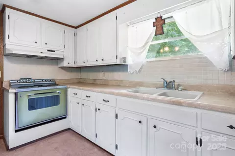 Kitchen - 6256 Monford Dr, Conover, NC 28613 photo 1 of 1