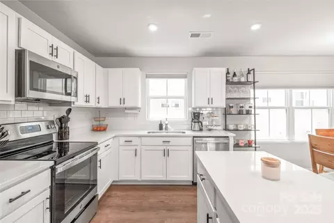 5023 Daybell St, Charlotte, NC 28214