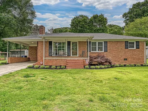407 S Buckoak St, Stanley, NC 28164