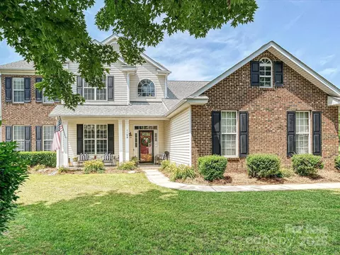 1109 Woodwinds Dr, Waxhaw, NC 28173