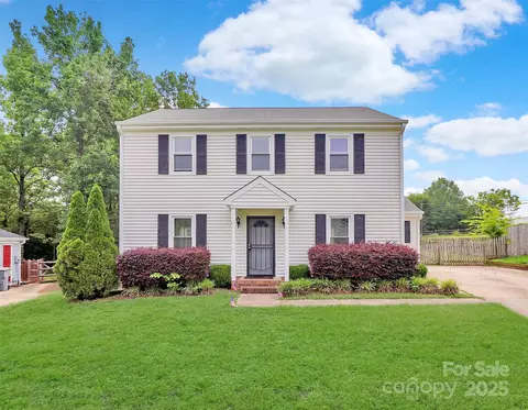 10945 Wiltshire Ln, Charlotte, NC 28262