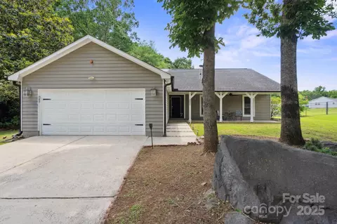 3807 Sweetgrass Ln, Charlotte, NC 28226