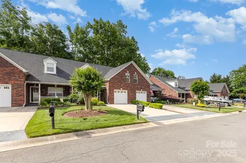 121 Quality Dr, Mount Holly, NC 28120