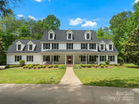 1010 Arabian Farm Rd, Clover, SC 29710