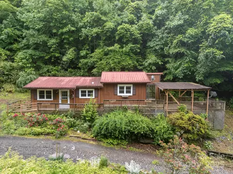 160 Colehearth Hollow Rd, Bakersville, NC 28705