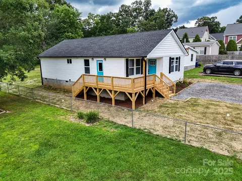 58 Goldmont St, Black Mountain, NC 28711
