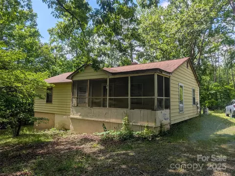 720 New Market Rd, Tryon, NC 28782