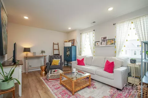 Living - 711 Beaty St, Davidson, NC 28036 photo 1 of 1