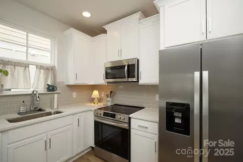 Kitchen - 711 Beaty St, Davidson, NC 28036 photo 5 of 5