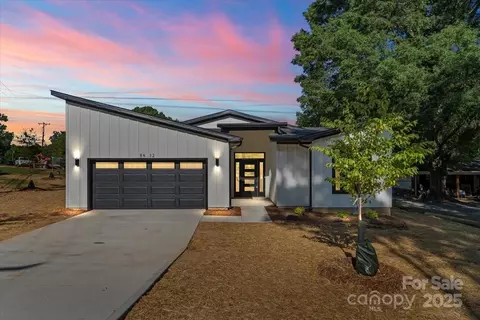 8632 Cedarbrook Dr, Charlotte, NC 28215