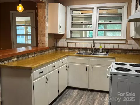 Kitchen - 333 Thermal View Dr, Tryon, NC 28782 photo 1 of 3