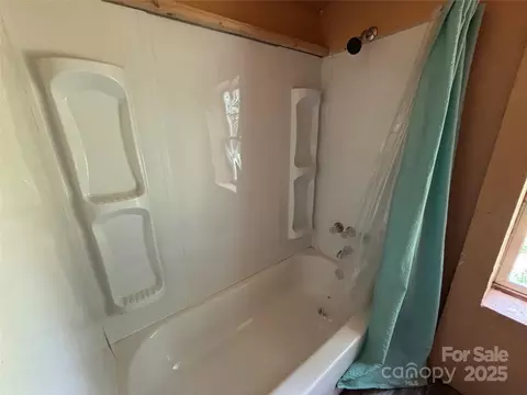 Bath - 333 Thermal View Dr, Tryon, NC 28782 photo 2 of 2
