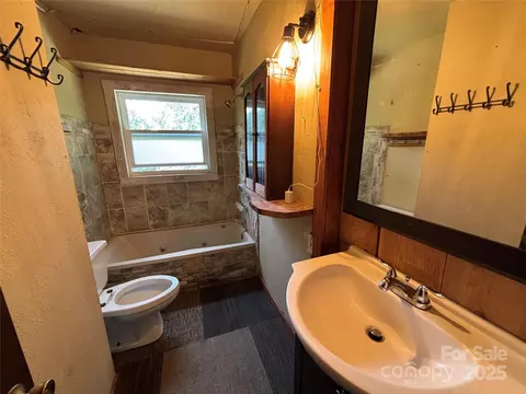 Bath - 333 Thermal View Dr, Tryon, NC 28782 photo 1 of 2