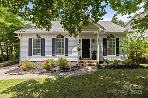 3801 Rosedown Dr, Matthews, NC 28105